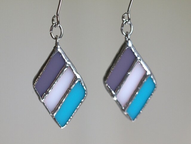 ひし形 ピアス | iichi 日々の暮らしを心地よくするハンドメイドや