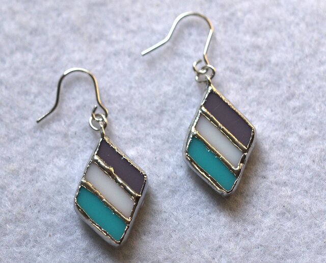 ひし形 ピアス | iichi 日々の暮らしを心地よくするハンドメイドや