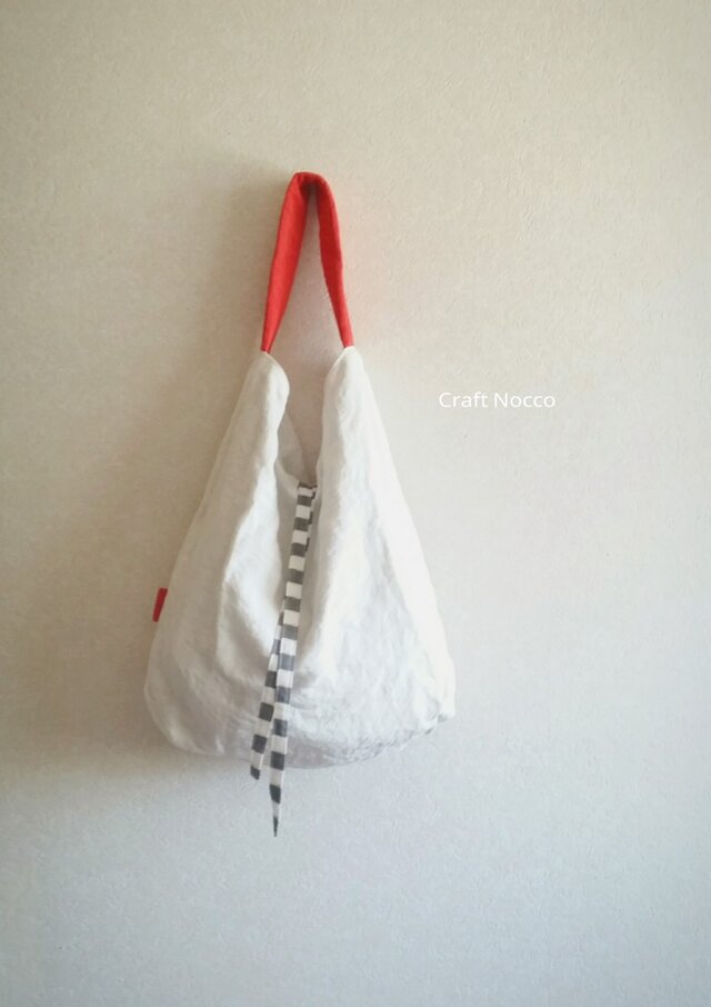 ワンハンドルのリバーシブルbag　白.赤 + しましま