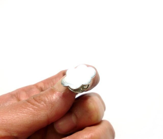 雲のシルバーピンブローチ | iichi 日々の暮らしを心地よくする