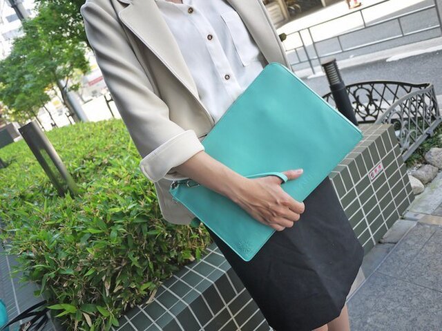 Macbookケース【クラッチバッグ】カウレザー 本革 Turquoise 名入れできますの画像1枚目