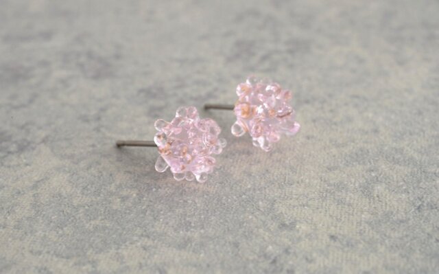 GLASS 星屑ピアス sakuraの画像1枚目