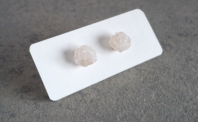 STONE ローズクォーツの薔薇ピアス | iichi 日々の暮らしを心地よく