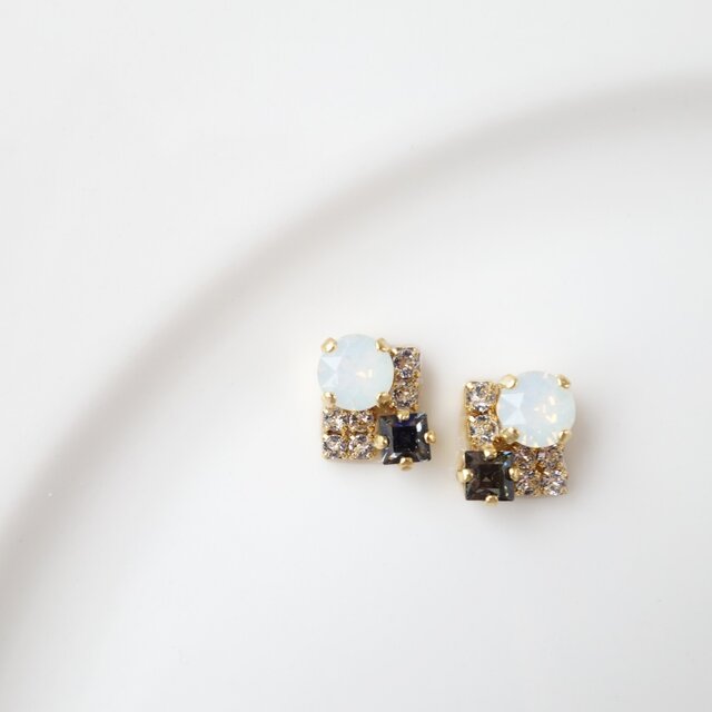 スワロフスキービジューmosaicピアス monotone(イヤリングに変更可能)/P76bの画像1枚目