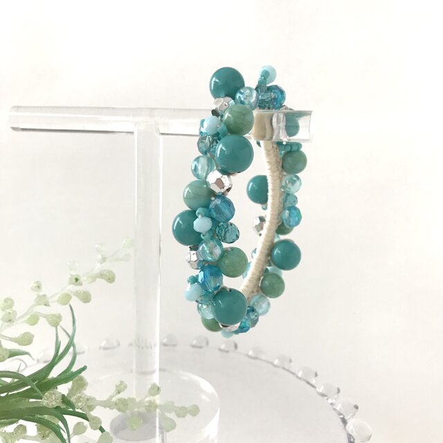 ターコイズ ブルー のクロッシェ シュシュ かぎ針編み ビジュー ビーズ