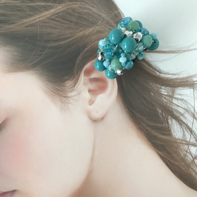 ターコイズ ブルー のクロッシェ シュシュ かぎ針編み ビジュー ビーズ