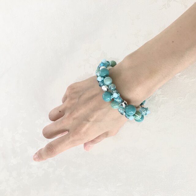 ターコイズ ブルー のクロッシェ シュシュ かぎ針編み ビジュー ビーズ