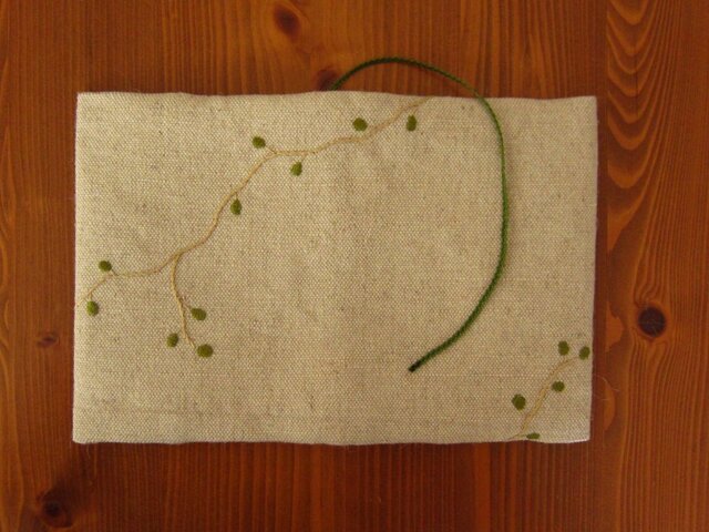 手刺繍・ブックカバー(ワイヤープランツ)の画像1枚目
