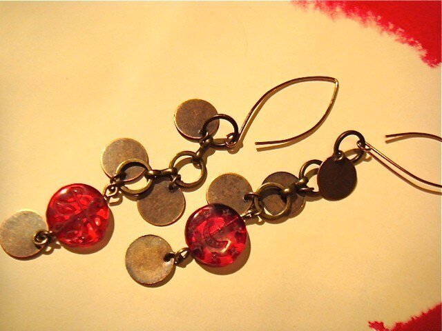saint red earringの画像1枚目