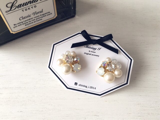 Mix stone *White / Earringsの画像1枚目