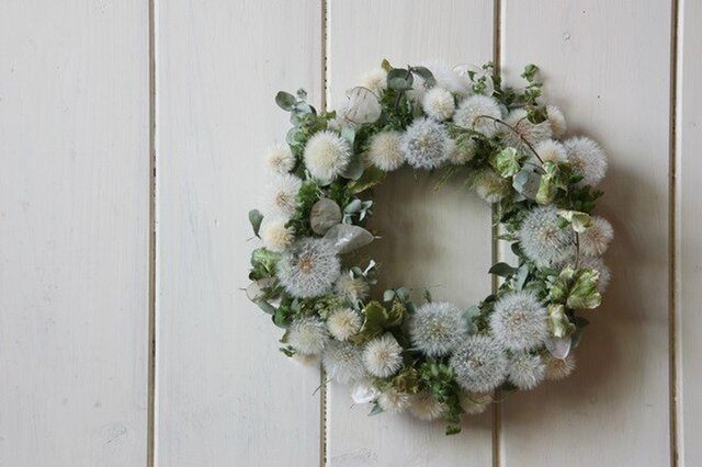 タンポポのリース | iichi 日々の暮らしを心地よくするハンドメイドや