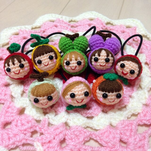 フルーツかぶっちゃってる女の子 ヘアゴムの画像1枚目