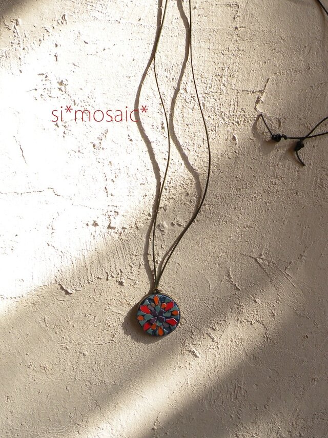幾何学モザイクネックレス　イズ二ック