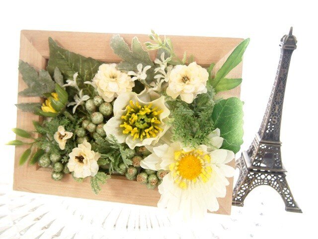 癒され小花のフレームアレンジ・クリスマスローズの画像1枚目