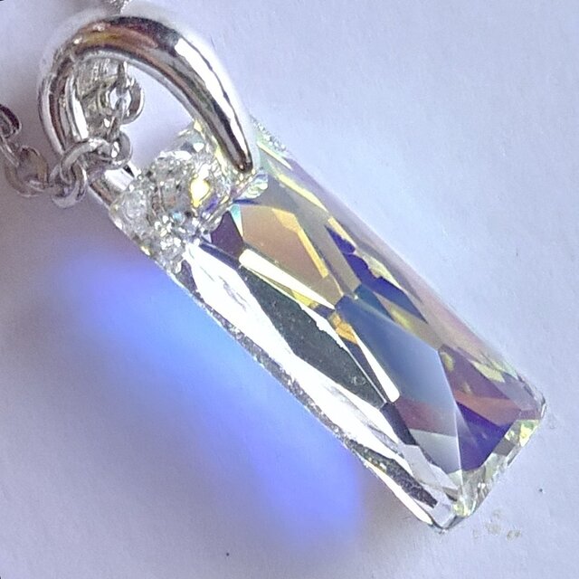 【スワロフスキー　クイーンバゲット（13.5mm）の　ネックレス】クリスタルオパール