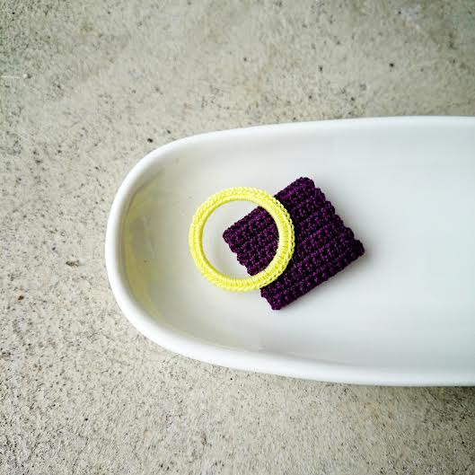 ワ to シカク brooch(紫×イエロー)の画像1枚目