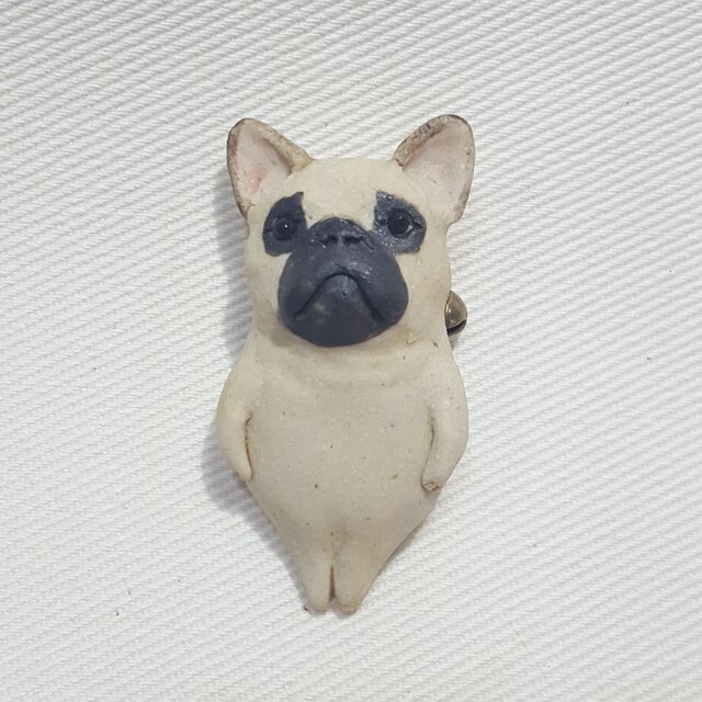 フレンチブルドッグ(フォーン)ブローチの画像1枚目