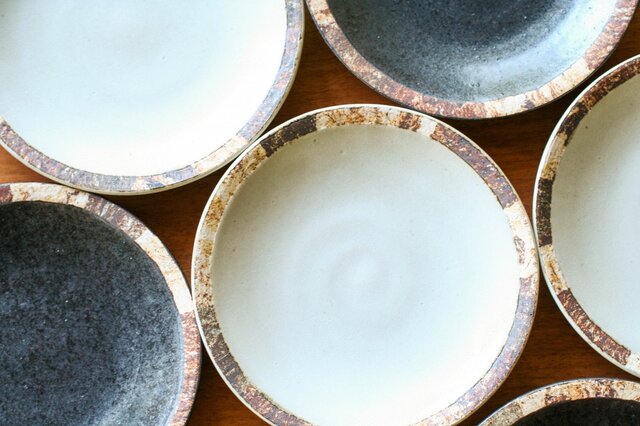 伊豆土リムの六寸皿(白釉)の画像1枚目