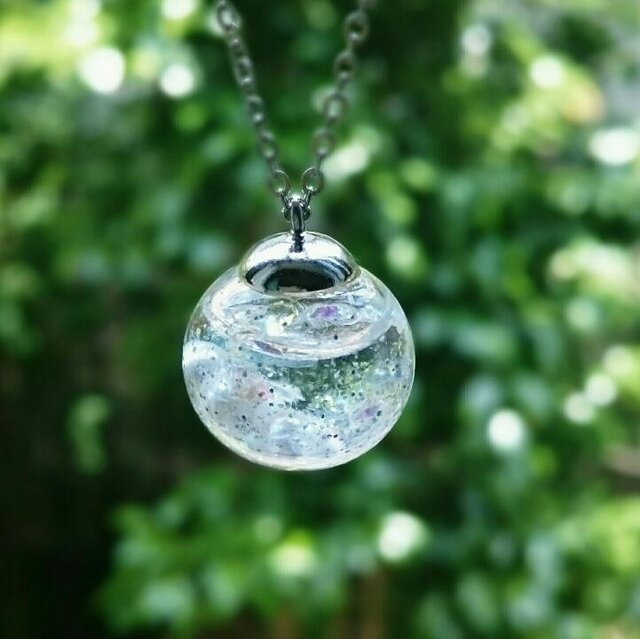 溶けていく氷 ガラスドーム スノードーム ネックレス | iichi 日々の