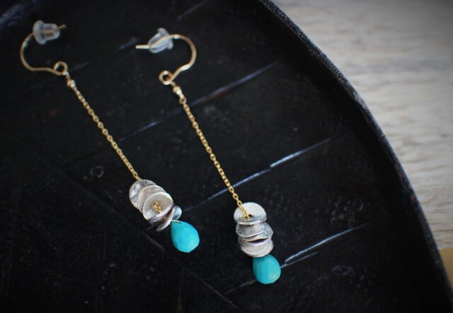 ターコイズとルビーのロングピアス ターコイズとルビーのロングピアス