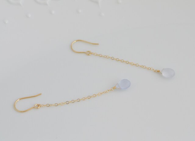 ブルーカルセドニー 14kgfひとつぶピアス | iichi 日々の暮らしを