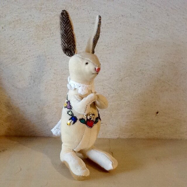 小さな刺繍の兎