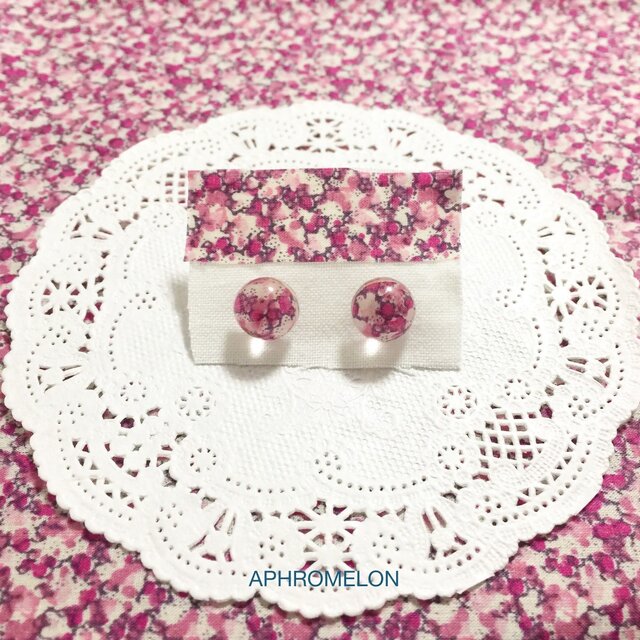 〈イギリス〉リバティピアスあめだまサクラ