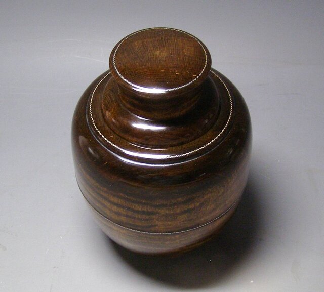 楓腑杢金銭象嵌壺 の画像1枚目