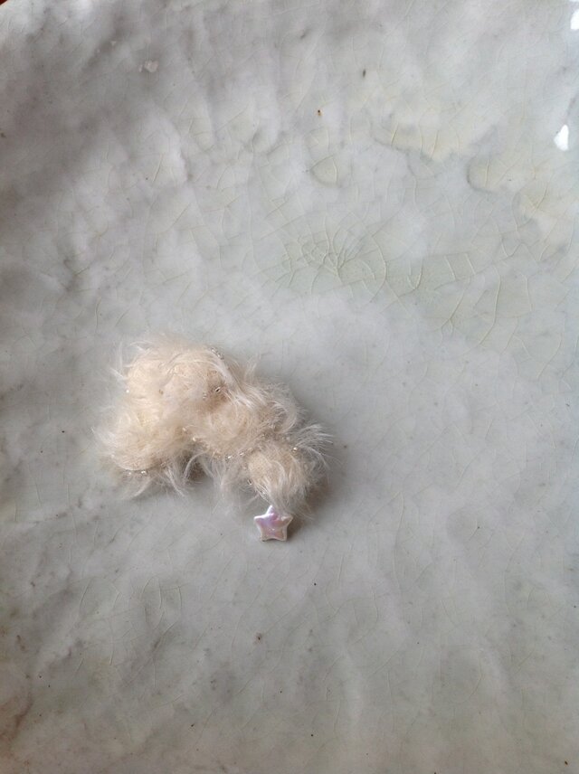 雲 ブローチ   (オフホワイト)