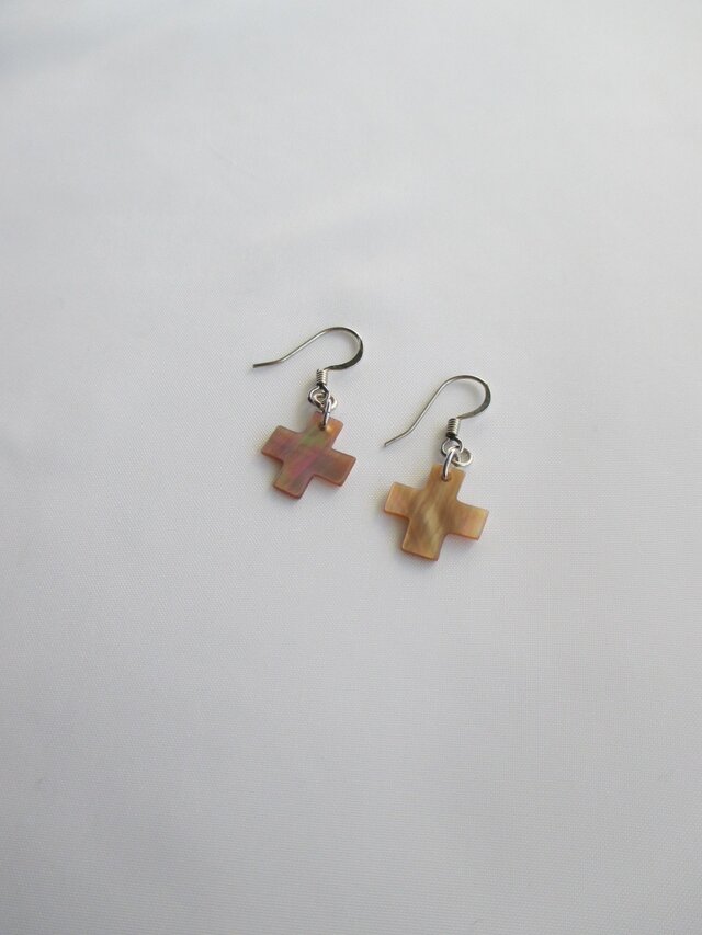 シェルクロスのピアス の画像1枚目