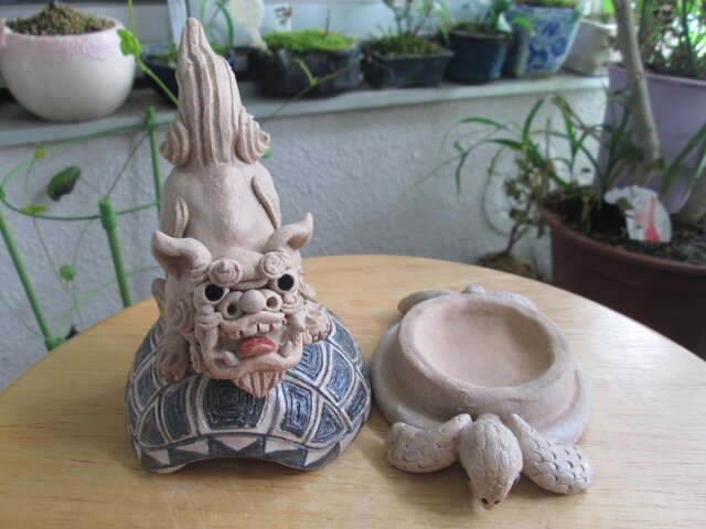 カメ乗りシーサー・焼き締め（小物入れになっています） | iichi 日々