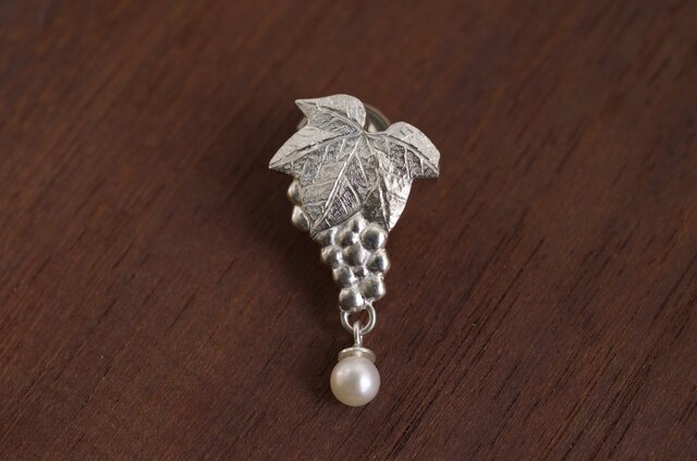 Sv 葡萄 アコヤ真珠が揺れる ワンポイントブローチ | iichi 日々の