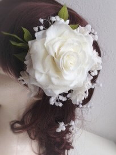 Bridal head dressプリザーブドフラワー白のローズメリアとアジサイ、カスミソウの画像1枚目