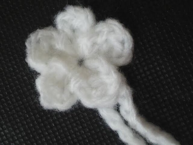 アクリル毛糸で作った石鹸入れ☆ホワイト | iichi 日々の暮らしを