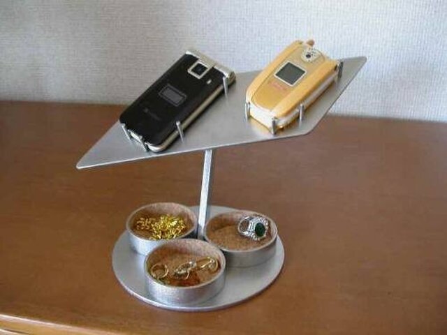2台携帯電話スタンド トリプル丸トレイの画像1枚目