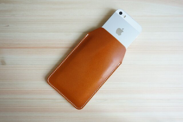 ファミリア　アイスクリーム　iPhoneケース　16 pro キャメル　新品 ファミリア アイスクリーム iPhoneケース 16 pro キャメル 新品