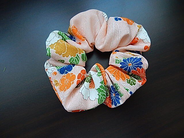 着物リメイク☆シュシュの画像1枚目