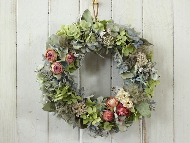 ピンクのバラと紫陽花の爽やかリースの画像1枚目