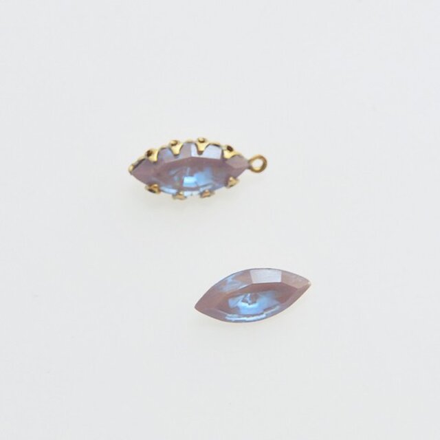 レア ヴィンテージSaphiret(サフィレット) ナヴェットカットあり 15×7mm 台座付きの画像1枚目