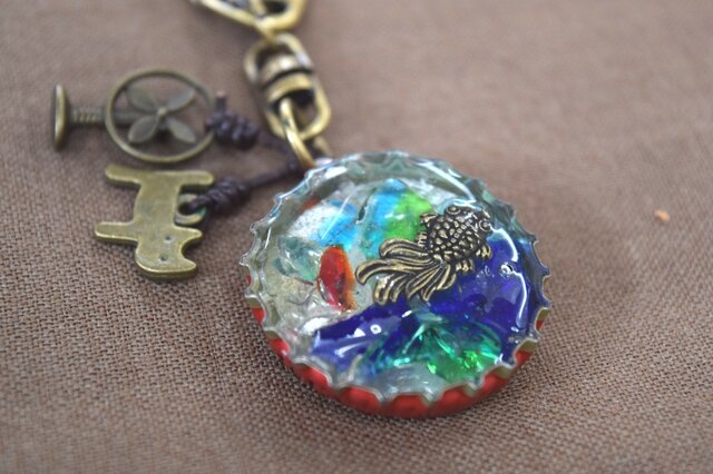 ボトルキャップのキーホルダー(金魚)の画像1枚目