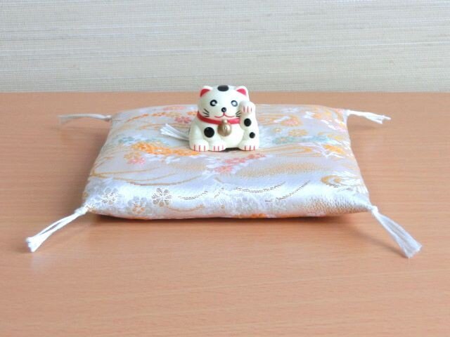 gさまご予約品 置物用お座布団 金襴 流水 12cm角の画像1枚目