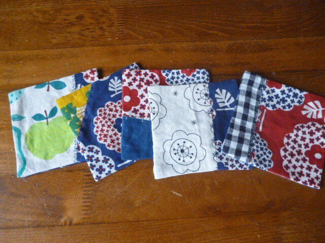 6北欧調綿麻のミシン刺繍パッチコースターセットの画像1枚目