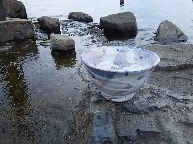 (nさまご検討中)藁灰釉の流れ茶碗の画像1枚目