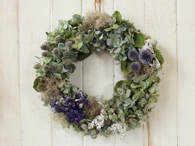 紫陽花とブルーの花々のリースの画像1枚目