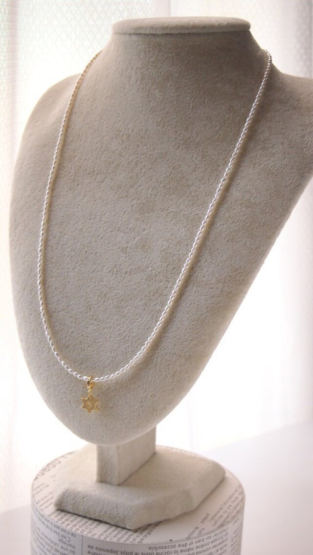 星と小粒パールのネックレス