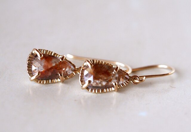 Red Brown Inclusion Diamond ピアスの画像1枚目