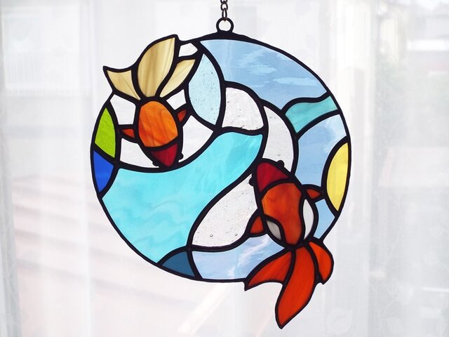 ステンドグラス「空を泳ぐ金魚(3)」の画像1枚目