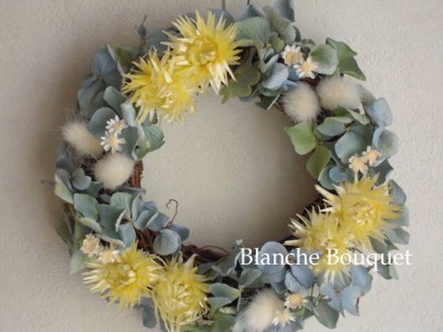 デージーと紫陽花のリース blの画像1枚目