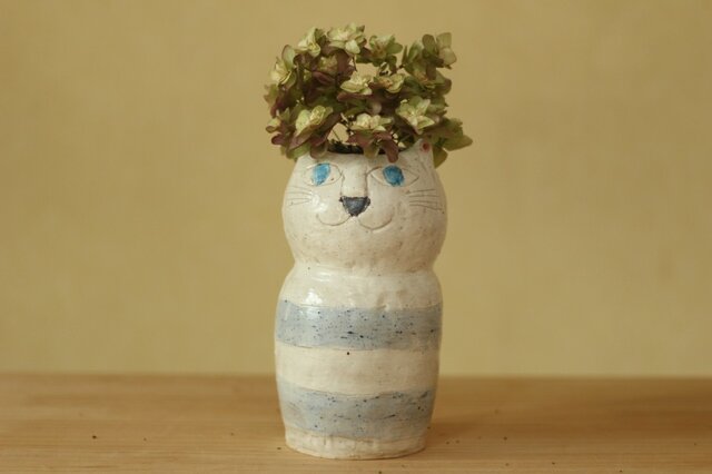 粉引きねこの花入れ。の画像1枚目