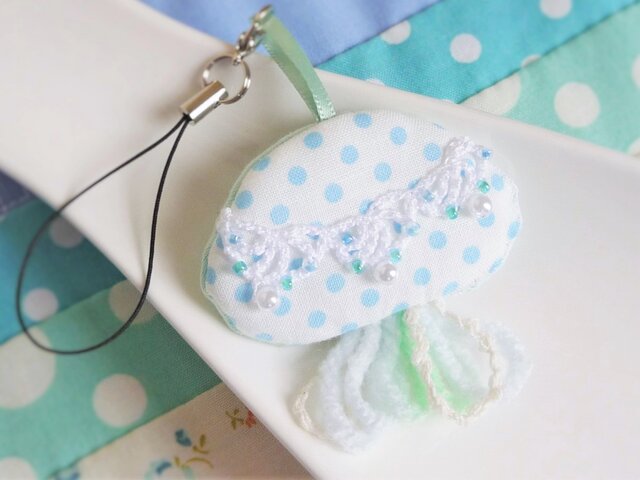 お値下げしました。水玉くらげストラップの画像1枚目
